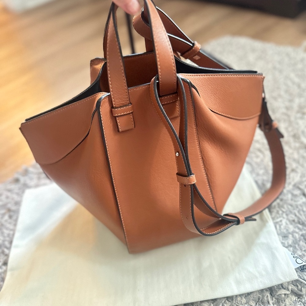 Authentic Loewe's iconic Hammock shoulder bag - Picture 4 of 16